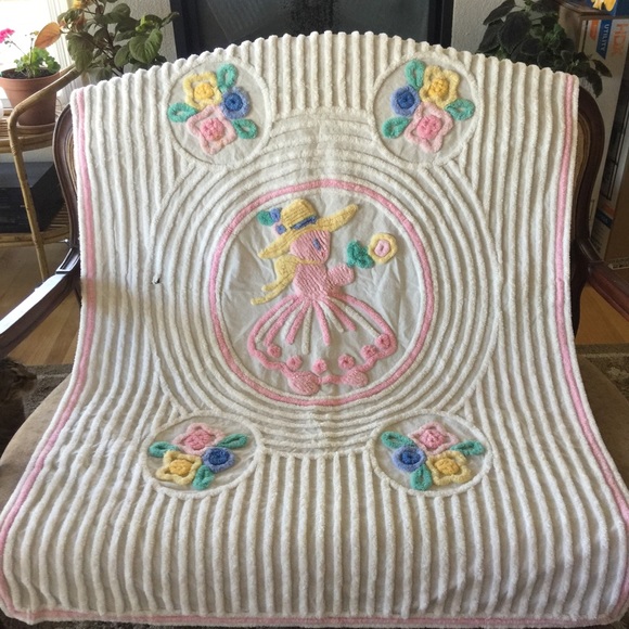 Other - VTG 5 Pc Chenille Crib Bed Spread & Curtain Set